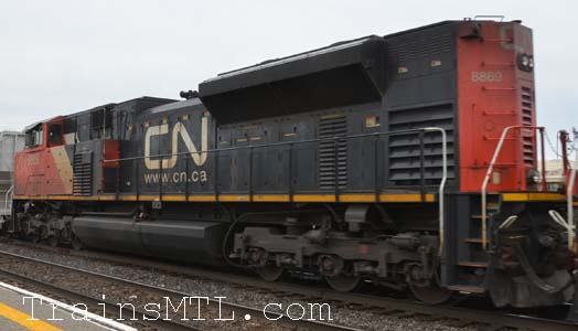 Locomotive CN8869 left side / coté gauche